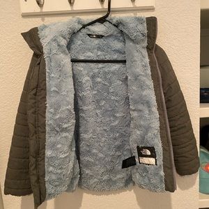 💜 The North Face winter coat for girls. Size small or 7/8
